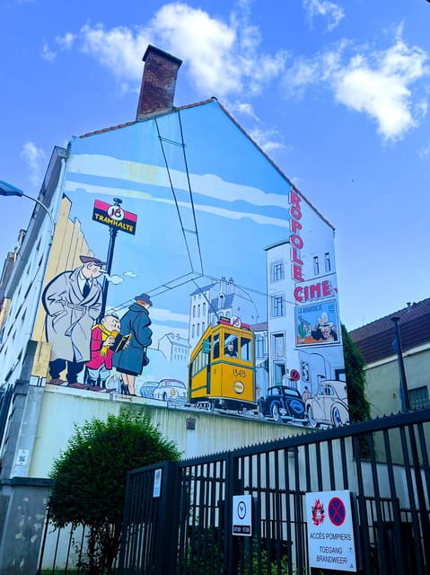 Brussels: 2 hours Private Walking Tour of the Comics Walls - Practical details that shape the experience