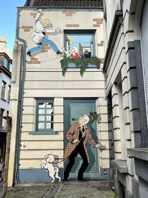Brussels: 2 hours Private Walking Tour of the Comics Walls - Tintin, Yoko Tsuno, and the wider comic family