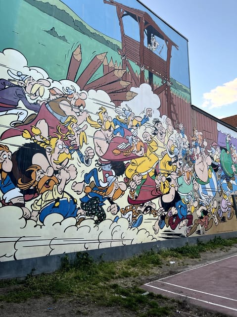 Brussels: 2 hours Private Walking Tour of the Comics Walls - The historic center between painted walls