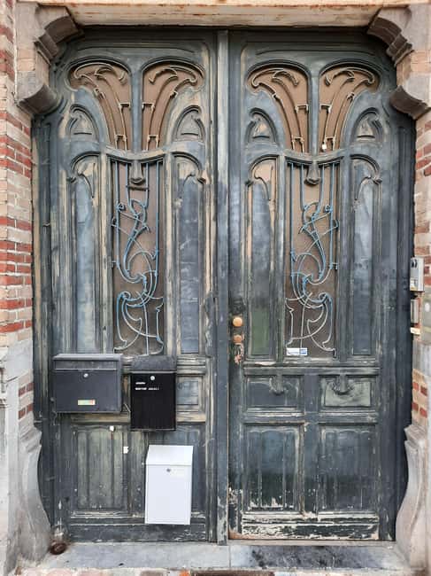 Brussels: Art Nouveau Walking Tour with a Local Guide - What Eric adds to the experience