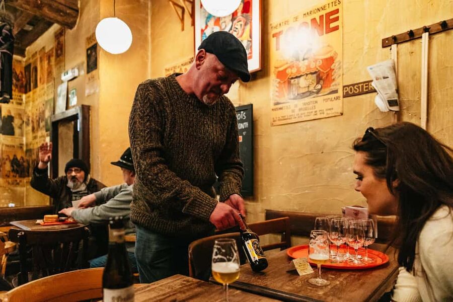 Brussels: Beer Tasting Tour with 7 Beers and Snacks - Old taverns in the alleys around Grand Place