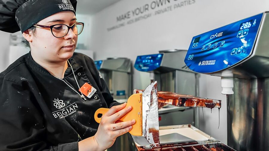 Brussels: Belgian Chocolate Making Workshop with Tastings - Tasting cacao before making chocolate