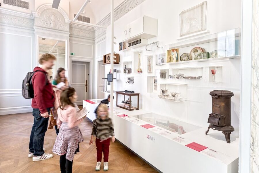 Brussels: BELvue Belgium History Museum Entry Ticket - News clips and charts keep the displays current