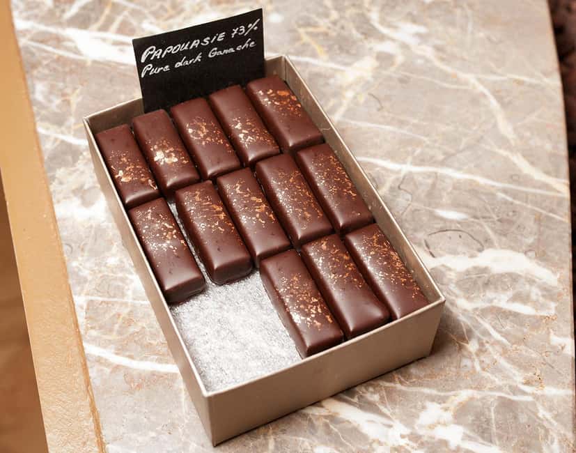 Brussels: Chocolate Appreciation and Tasting Walking Tour - Walking through the Royal Galleries of Saint Hubert