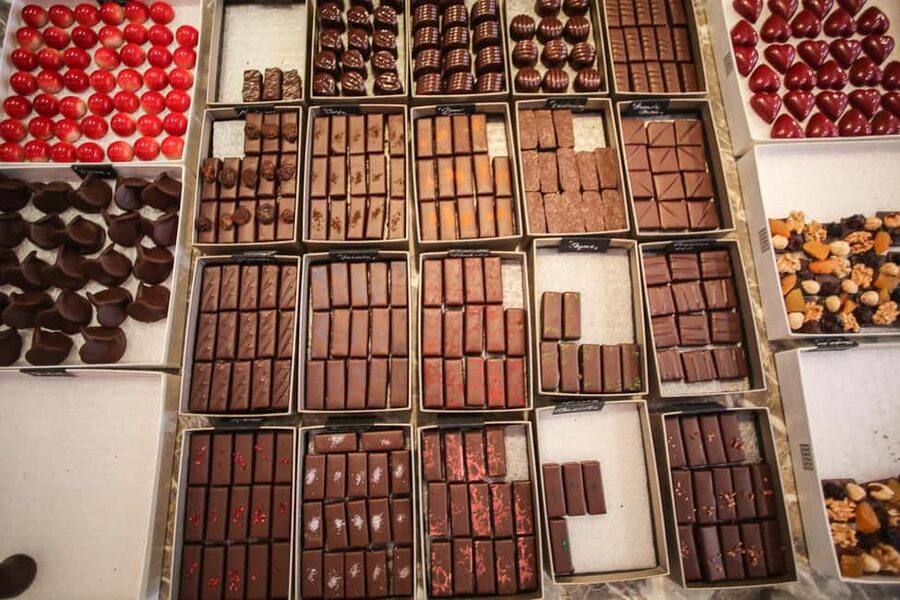 Brussels: Chocolate Appreciation and Tasting Walking Tour - Grand Place adds the big Brussels view
