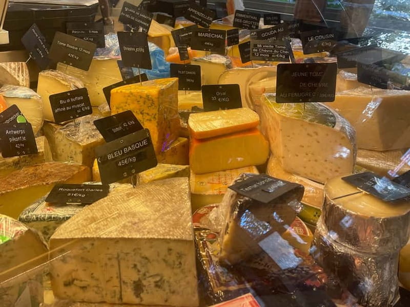 Brussels: City Center Guided Food Tour with Tastings - Liège waffles, chocolate, and the sweet finish