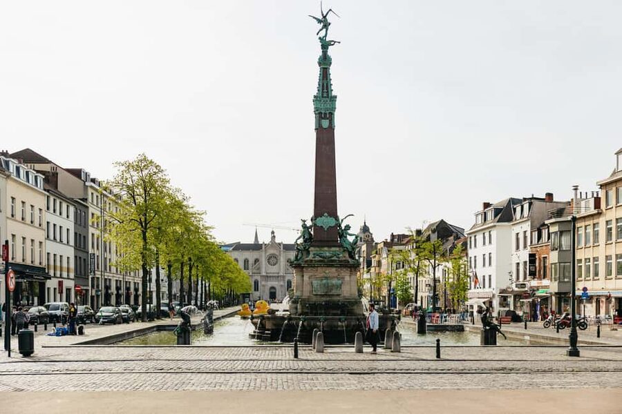 Brussels: City Highlights and Hidden Gems Bike Tour - Quiet roads and a comfortable rhythm