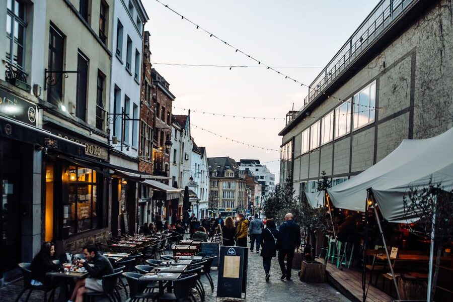 Brussels Comics & Street Art: Private Walking Tour - Manneken Pis and a famous change of pace