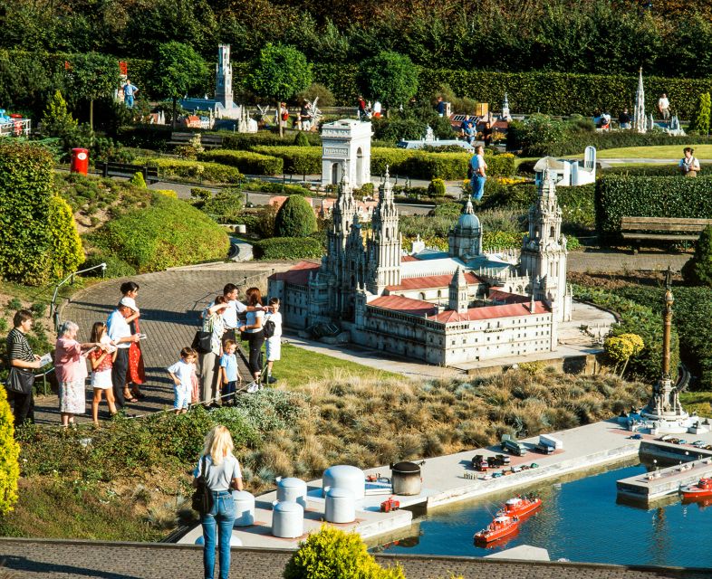 Brussels: Entry Ticket to Mini-Europe - A walking route that rewards close attention