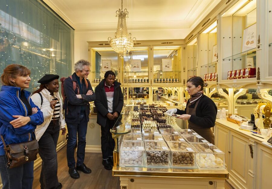 Brussels Food Tour: Main Dish, Beer, Waffle & Chocolate - Starting at Place Poelaert