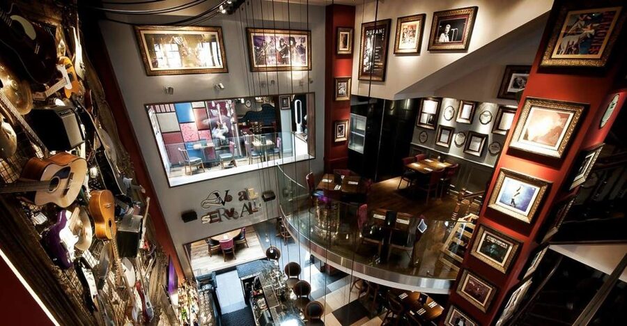 Brussels: Hard Rock Cafe with Set Menu for Lunch or Dinner - From Lennon to Madonna: the restaurant as a small rock museum