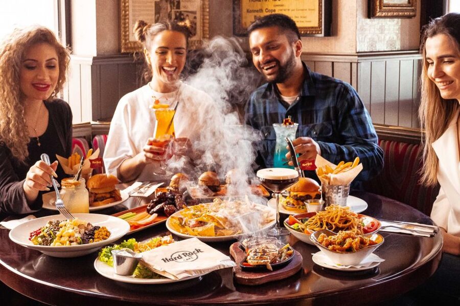 Brussels: Hard Rock Cafe with Set Menu for Lunch or Dinner - Priority seating and the reality of busy evenings