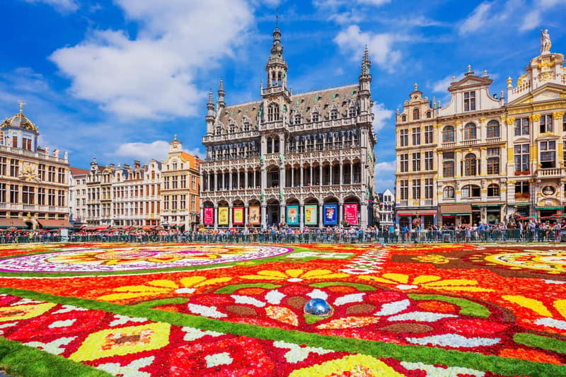 Brussels: Highlights and Hidden Corners Private Guided Walk - Old Stock Exchange, Saint-Nicolas, and Belgian beer