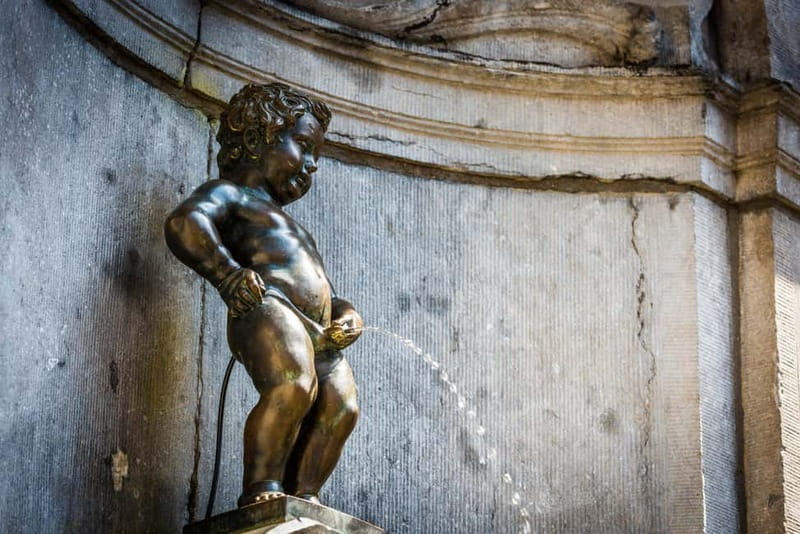 Brussels: Highlights and Hidden Corners Private Guided Walk - Jeanneke Pis and the three-statue story