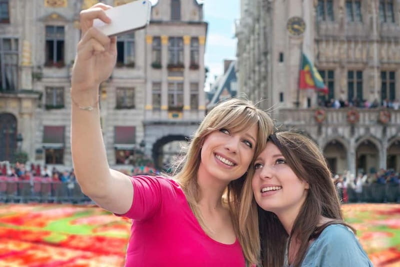 Brussels: Highlights and Hidden Corners Private Guided Walk - Pinneke Pis and the city’s playful streak