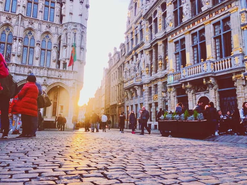Brussels Highlights: Walking & Bus Tour with Waffle Tasting - Why this Brussels tour works well in four hours