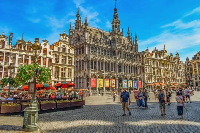 Brussels Highlights: Walking & Bus Tour with Waffle Tasting - Meeting the guide near the Tourism Information Centre