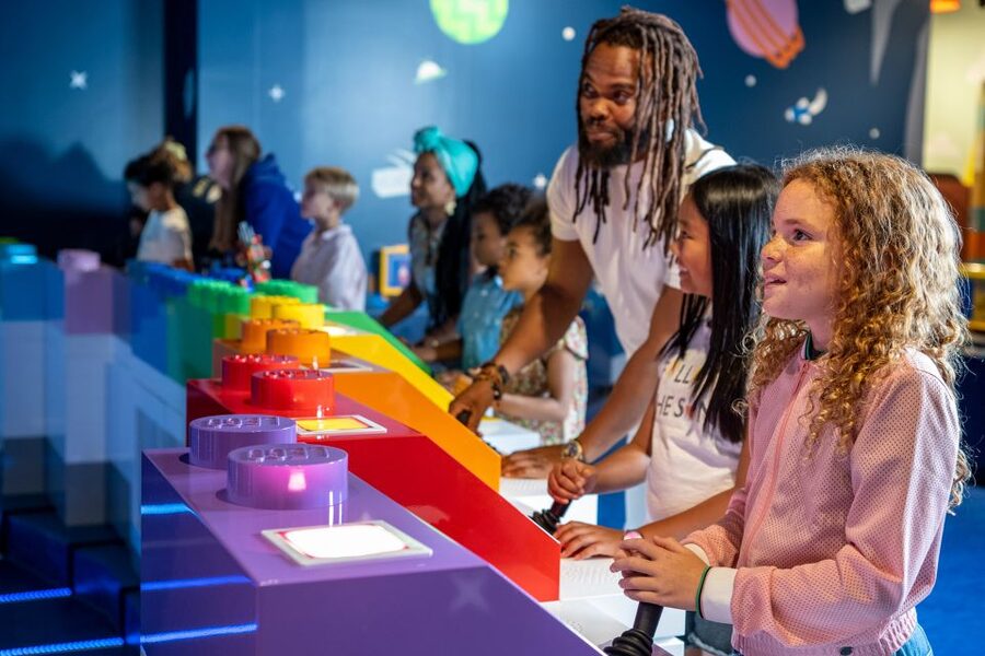 Brussels: LEGO® Discovery Centre Admission Ticket - MINI WORLD and the train ride through LEGO scenes