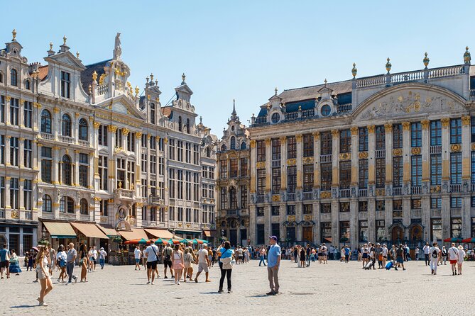 Brussels Old City’s Highlights Walking Tour - Manneken Pis: small statue, big Brussels humor