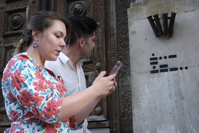 Brussels Old Town & Beer Secrets: Self-Guided Puzzle Walk - Delirium Café and a famous beer address