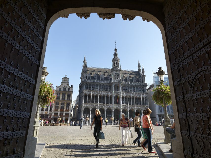 Brussels: Private 3-Hour Sightseeing Walking Tour - Saint Goedele Cathedral and a pause for detail