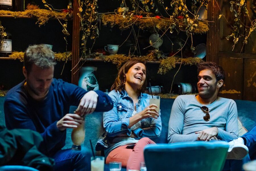 Brussels: Private Beers, Bars, and Live Music Tour by Night - Choosing between a classic pub and an Art Deco cocktail bar