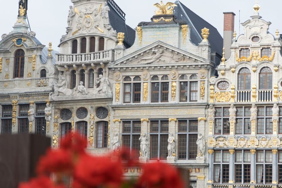 Brussels: Private Tour of the Upper and Lower City - Manneken Pis and the playful side of Brussels