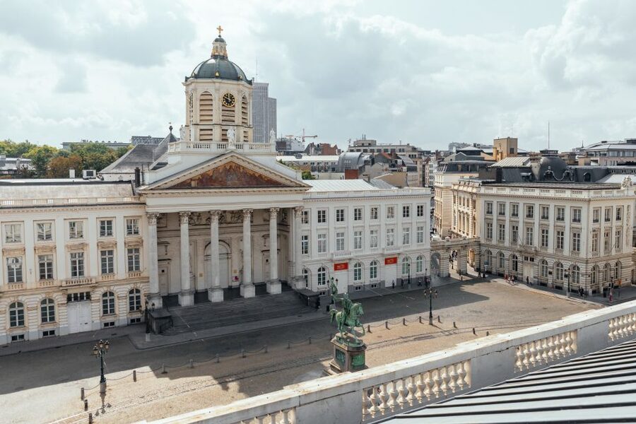 Brussels: Private Tour w/ Locals – Highlights & Hidden Gems - St Nicholas Church and the city between landmarks