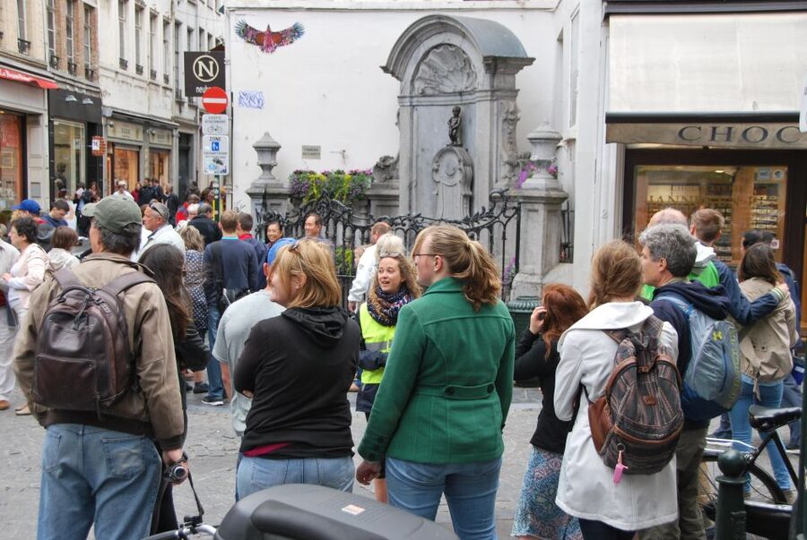 Brussels: Sightseeing Bike Tour - Bikes, pace, and the missing helmets