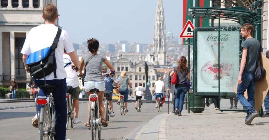 Brussels: Sightseeing Bike Tour - Starting at Grand Place and Manneken Pis