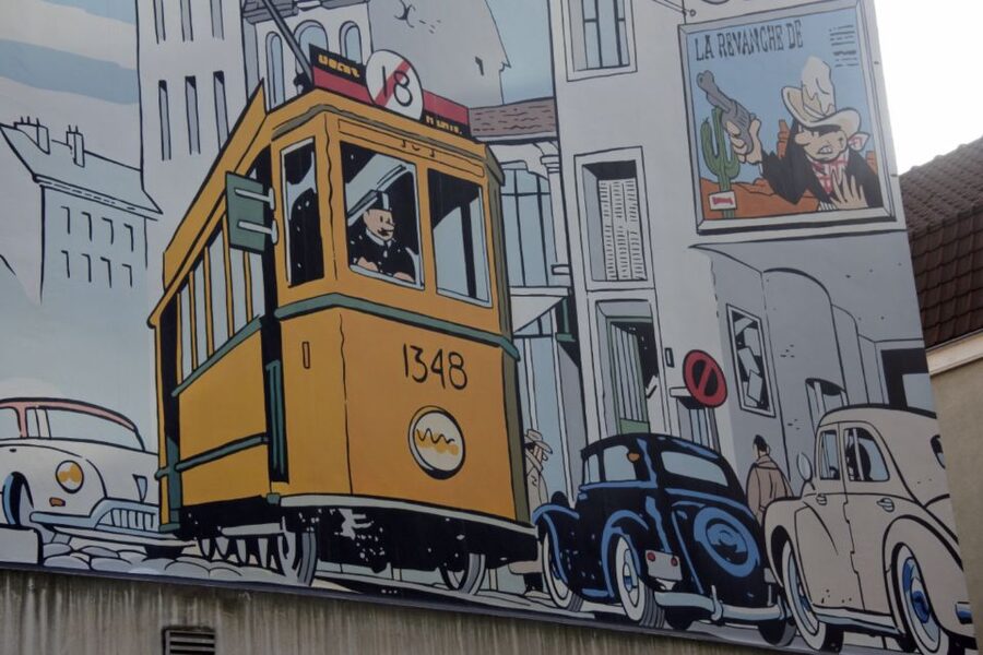 Brussels: The comic book walls walking tour - The Smurfs and Brussels’ comic identity