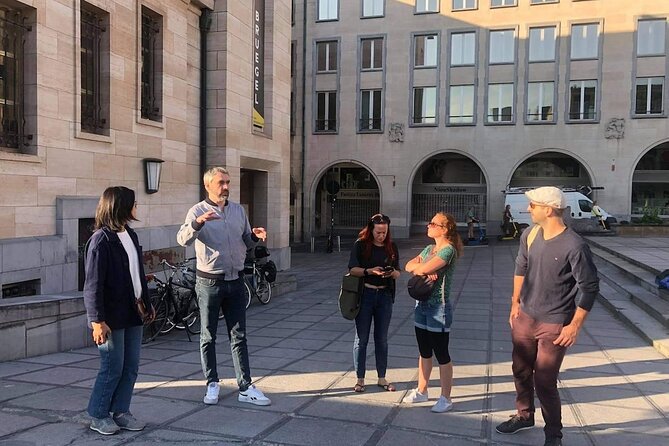Brussels Walking and Tasting Tour (Beers,Chocolates&Fries/Waffle) - Manneken Pis and the stories behind the statue