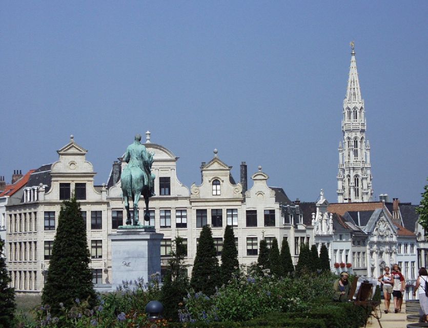 Brussels: Walking Tour from Central Station to Manneken Pis - From Central Station into the story of Brussels