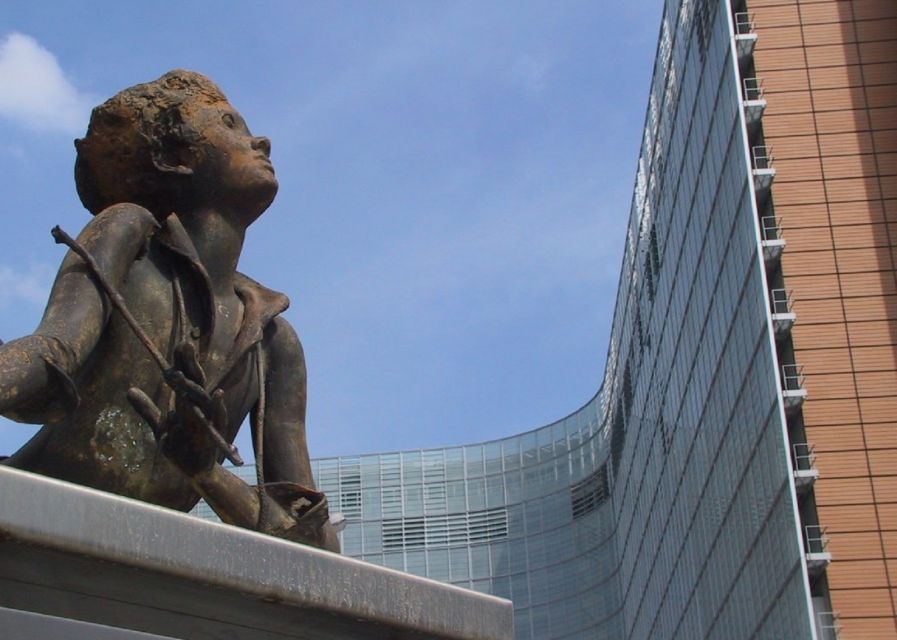 Brussels: Walking Tour from Central Station to Manneken Pis - The Grand Place: Brussels at its most theatrical