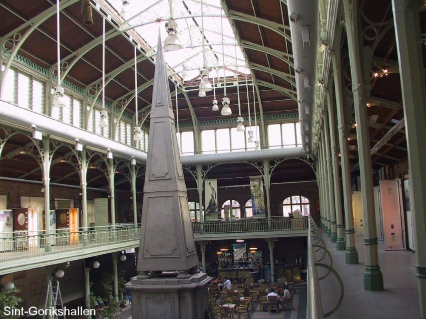 Brussels: Walking Tour from Central Station to Manneken Pis - The Atomium and the modern face of Brussels