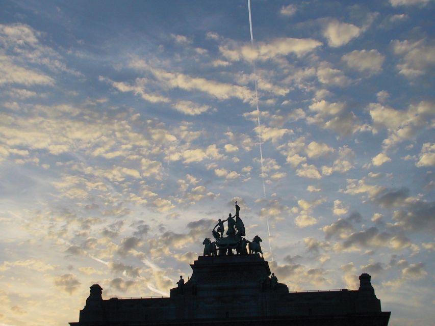 Brussels: Walking Tour from Central Station to Manneken Pis - Timing, languages, and practical value