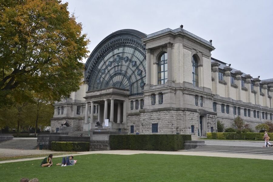 Brussels: Walking Tour from Central Station to Manneken Pis - Should you book the Brussels walking tour?