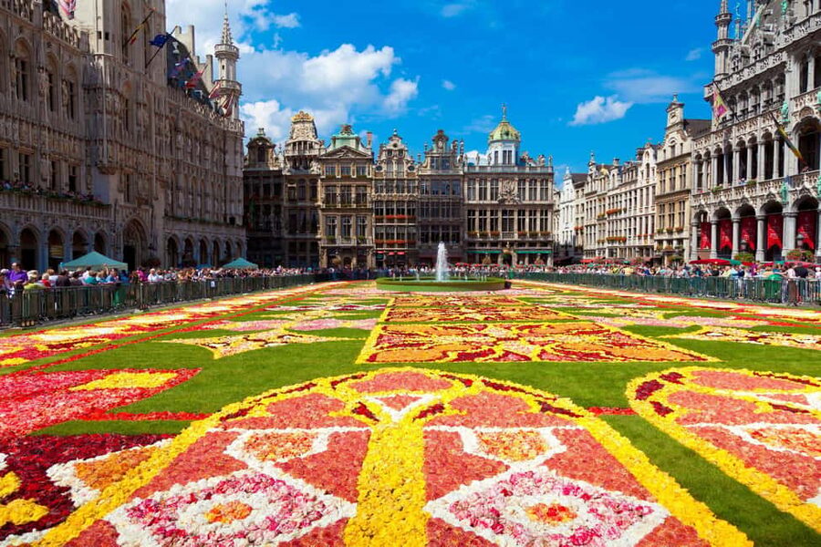 Brussels: Walking Tour with Belgian Lunch, Chocolate, & Beer - Key points at a glance