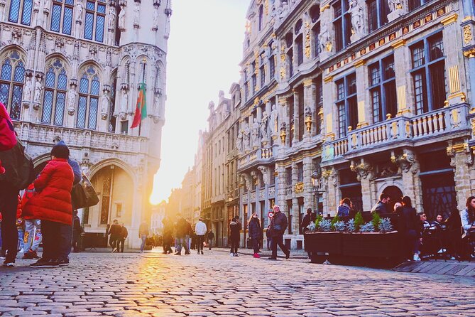 Brussels Walking Tour with Waffle Tasting: History and Delights - Manneken Pis, Brussels’ tiny celebrity