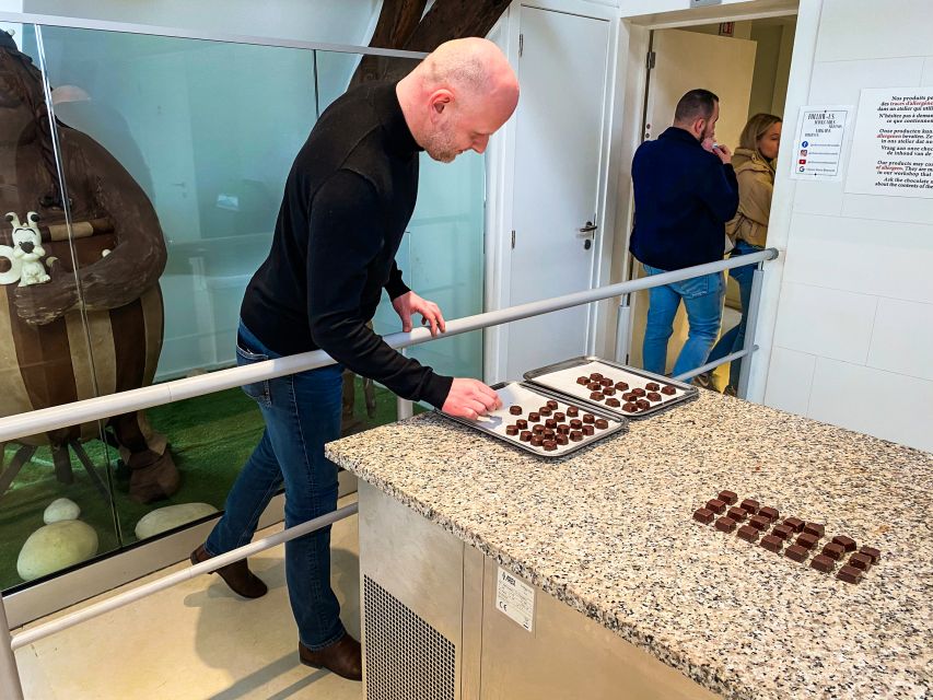 Choco-Story Brussels: Chocolate Museum Entrance with Tasting - The live praline demonstration