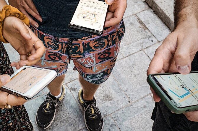 Discover the secrets of Antwerp while playing! Escape game - Rain, phone batteries, and practical comfort