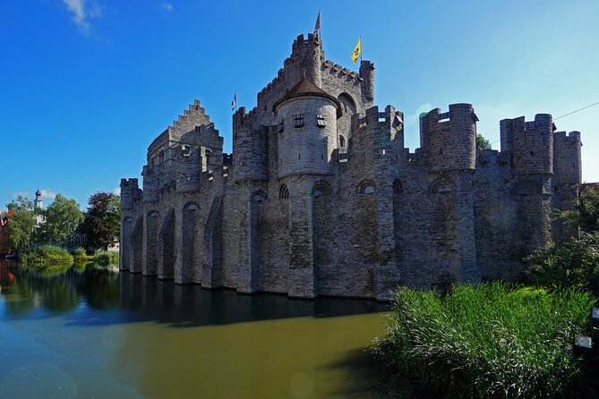 e-Scavenger hunt Ghent: Explore the city at your own pace - Korenmarkt, Graslei, and Korenlei