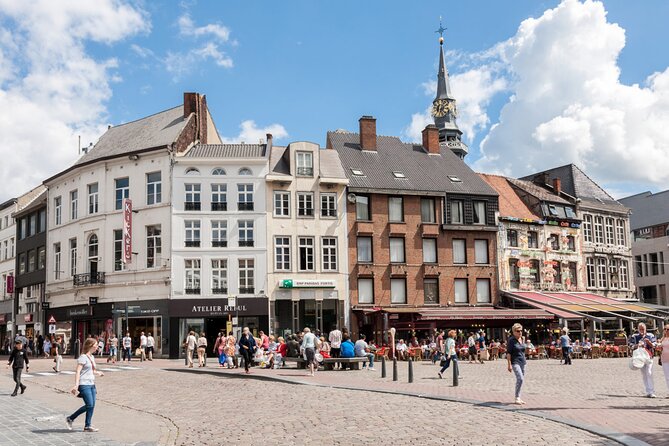 e-Scavenger hunt Hasselt: Explore the city at your own pace - Fashion in the Oud Gasthuis