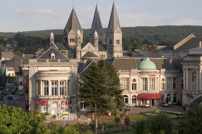 e-Scavenger hunt Spa: Explore the city at your own pace - Notre Dame and Saint Remaclus