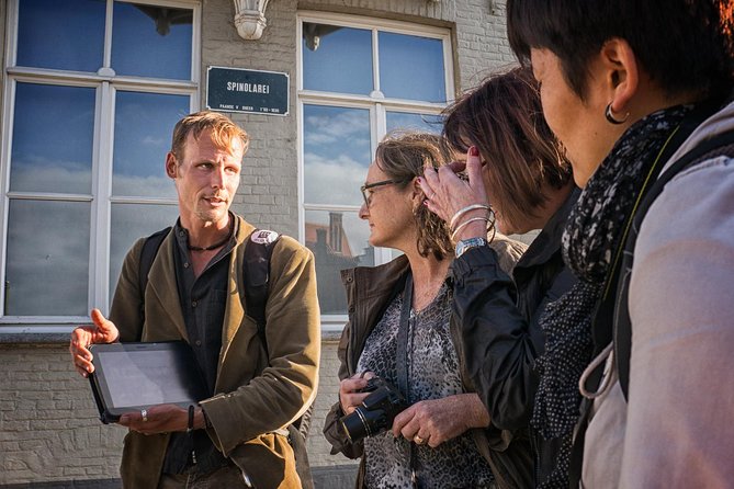"Edges of Brugge" Photo Tour - 2hr open city tour & workshop - The pace of a two-hour workshop
