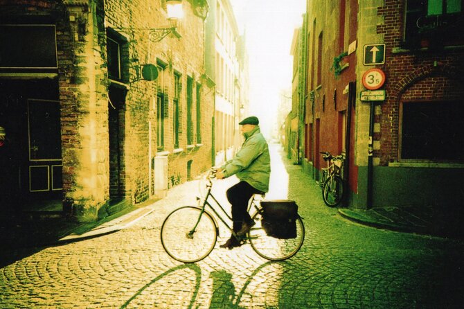 Explore the Instaworthy Spots of Bruges with a Local - What the guide adds beyond a sightseeing checklist