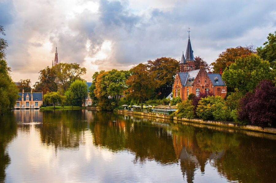 From Amsterdam: Bruges Day Trip in English with Boat Option - Canals, beer, and the Church of Our Lady