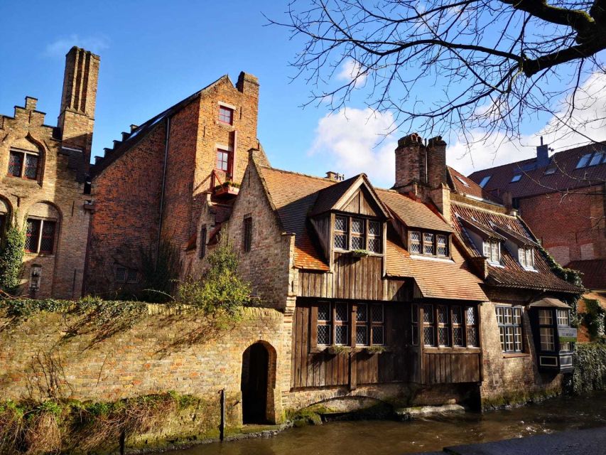 From Amsterdam: Bruges Day Trip in Spanish with Boat Option - Canals, churches, and the old center
