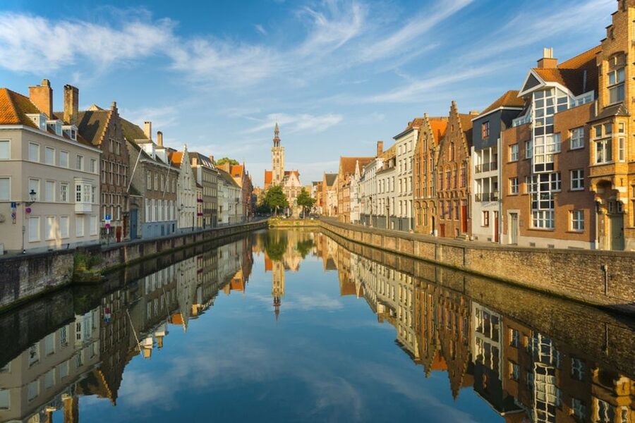 From Amsterdam: Day Trip to Bruges in Spanish or English - Why Bruges makes this long day worthwhile