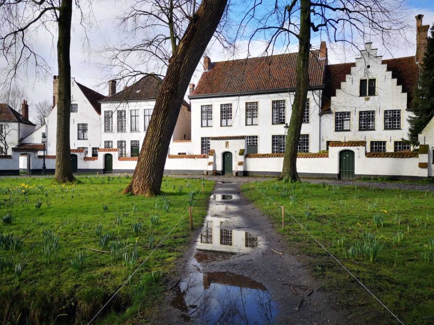 From Brussels: Bruges Day Trip with Boat Tour Option (ENG) - Minnewaterpark and the Lake of Love